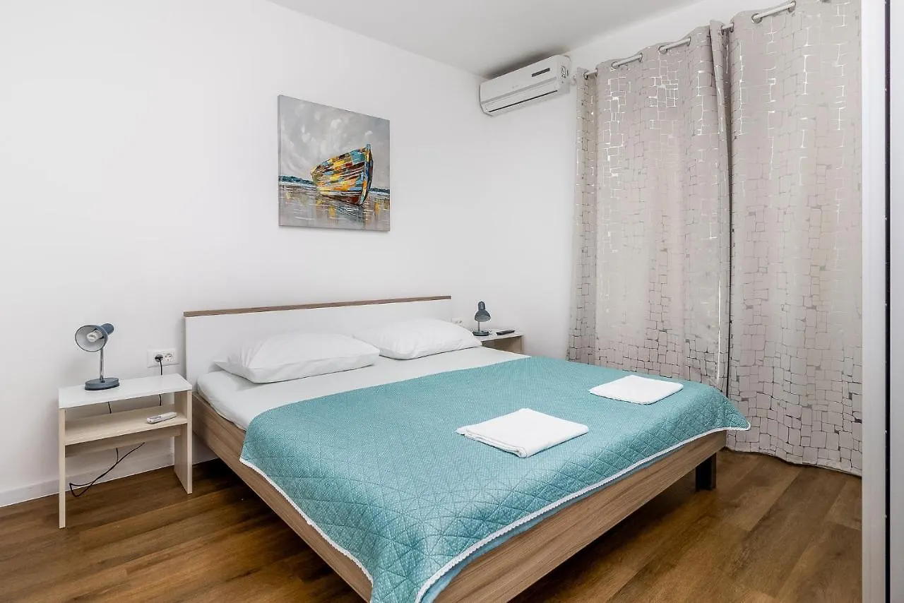 Apartments And Rooms By The Sea Pakostane, Biograd - 18426 בית הארחה